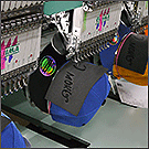 Работа оператор вышивальной машины. Использование Puffy при производстве вышивки на кепках