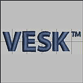 Созданный нами дизайн машинной вышивки логотипа на рубашку Vesk
