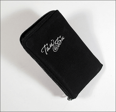 Сувенир с вышивкой: чехол для телефона