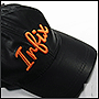 Фото вышивки логотипа на кожаной кепке