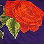 Машинная вышивка розы на полотне