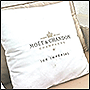 Брендированные подушки с вышитым логотипом Moet Chandon