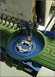 Изготовление магнитов: нанесение вышивки