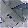 Фото вышивки инициалов на рукаве голубой рубашки
