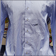 Вышивка инициалов на рубашке в районе рёбер