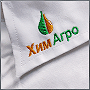 Фото вышивки логотипа ХимАгро на воротнике рубашки