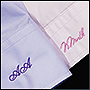 Фото вышивки инициалов на манжетах рубашек