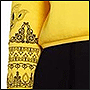 Вышивка чёрным цветом индийского узора на рукаве свитшота FLASHIN