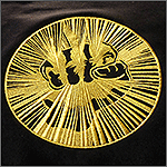 Вышивка логотипа Gazgolder на крое для толстовок