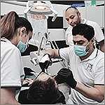 Стоматологи Клиники на Покровке в спецхалатах с нашей вышивкой